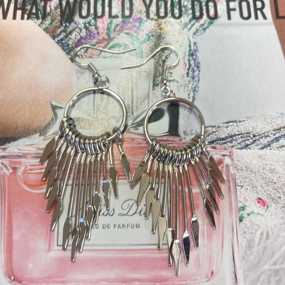 Fashion Silver Tone Earrings - Picture 3 of 4